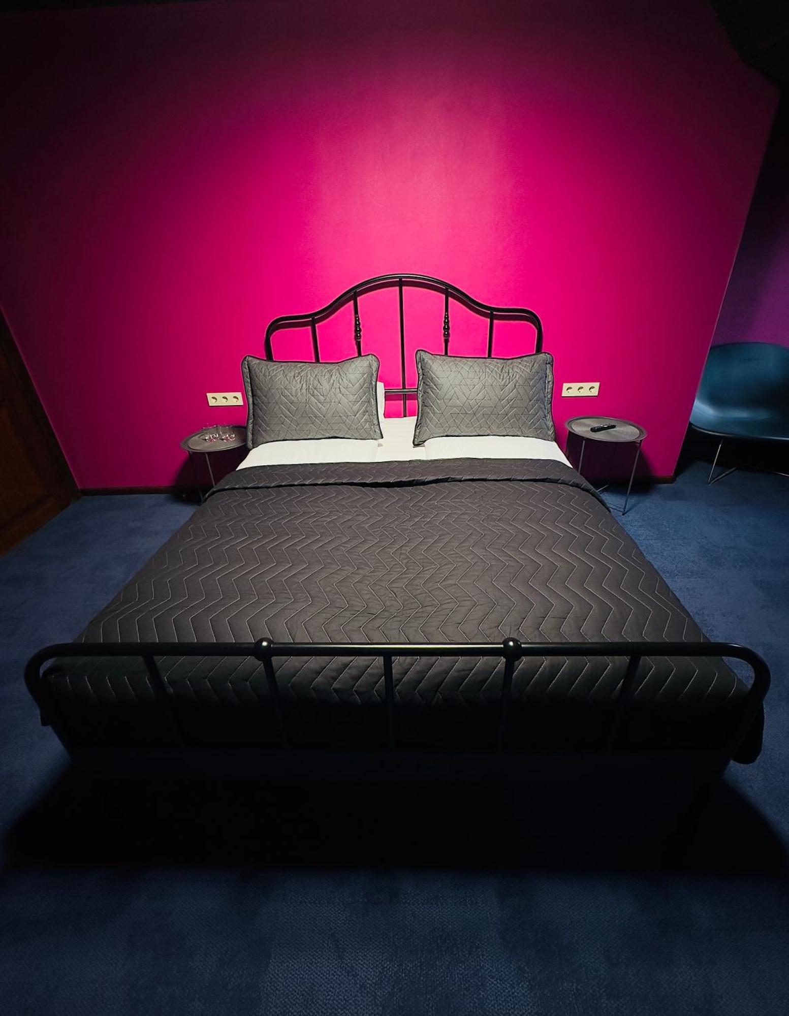 Broken Bed Hootel Kaunas Exterior foto